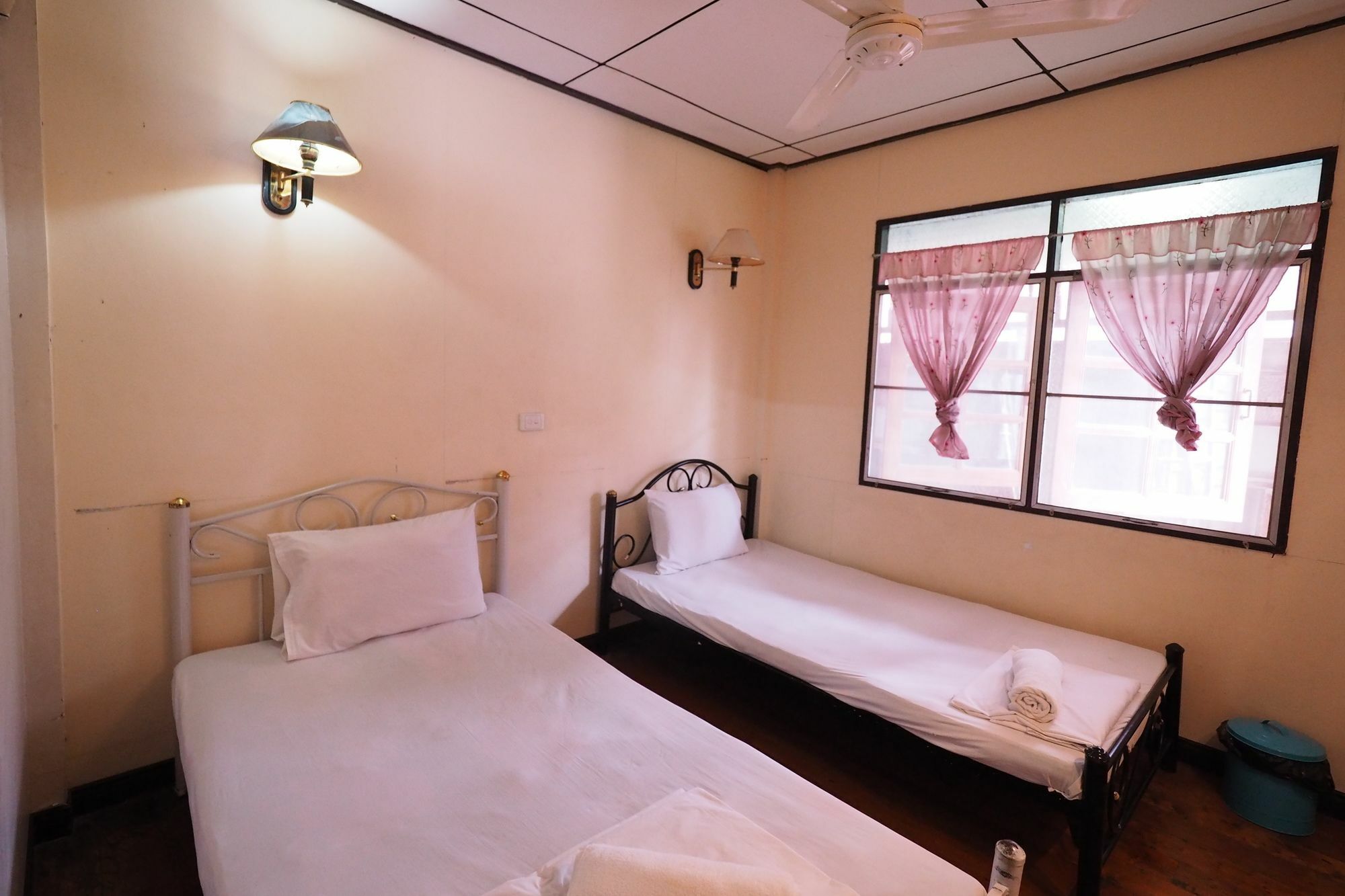 Brickhouse Ayutthaya Guesthouse Est 1986 Exterior foto